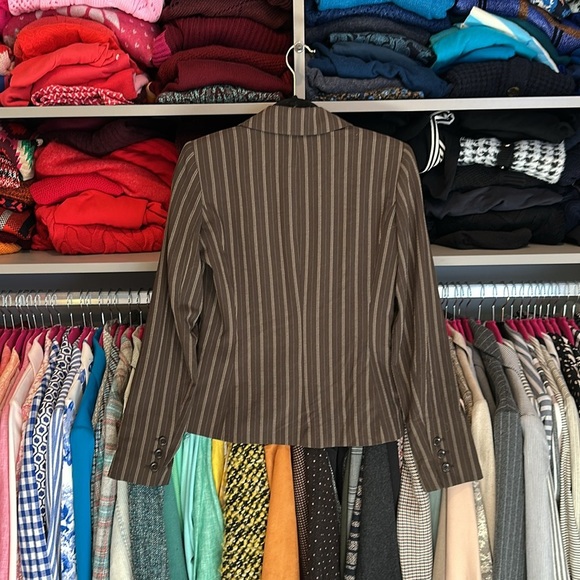 Caslon brown/white striped 2 button closure 2 pocket blazer size 4 - Picture 3 of 3
